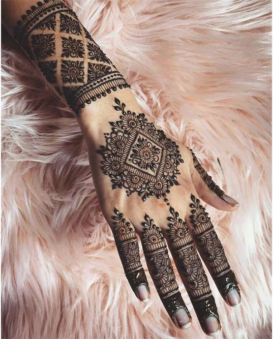 Pretty Frame Framework Using Simple Full Hand Mehndi Design Pretty Frame Framework Using Simple Full Hand Mehndi Design
